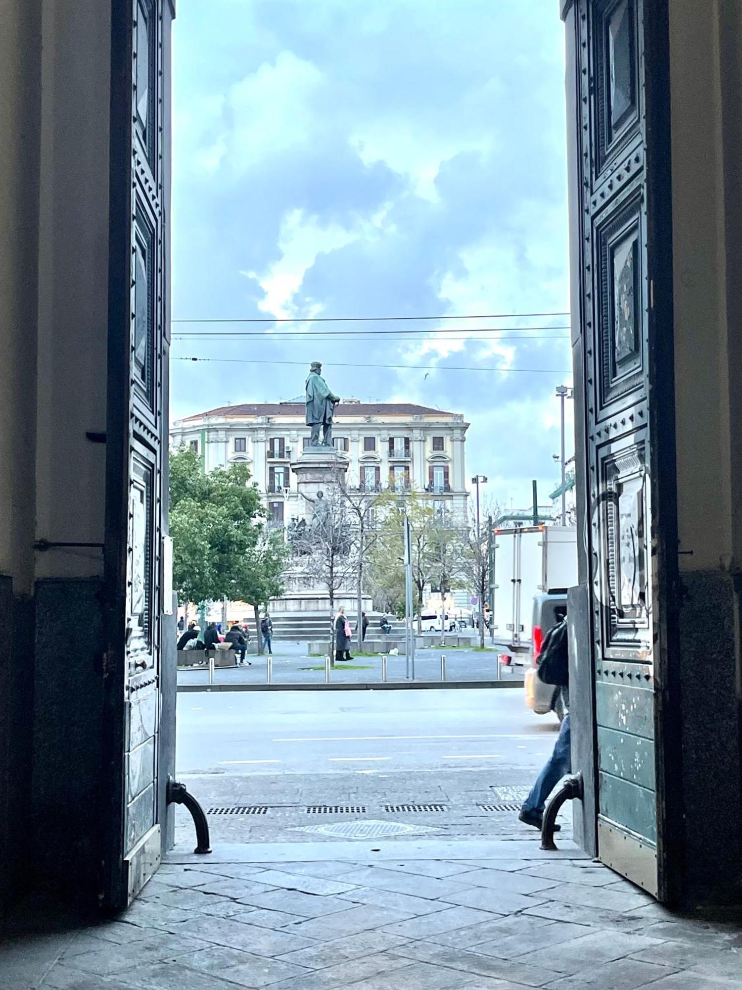 נאפולי House Piazza Garibaldi By Loveinthetravel מראה חיצוני תמונה
