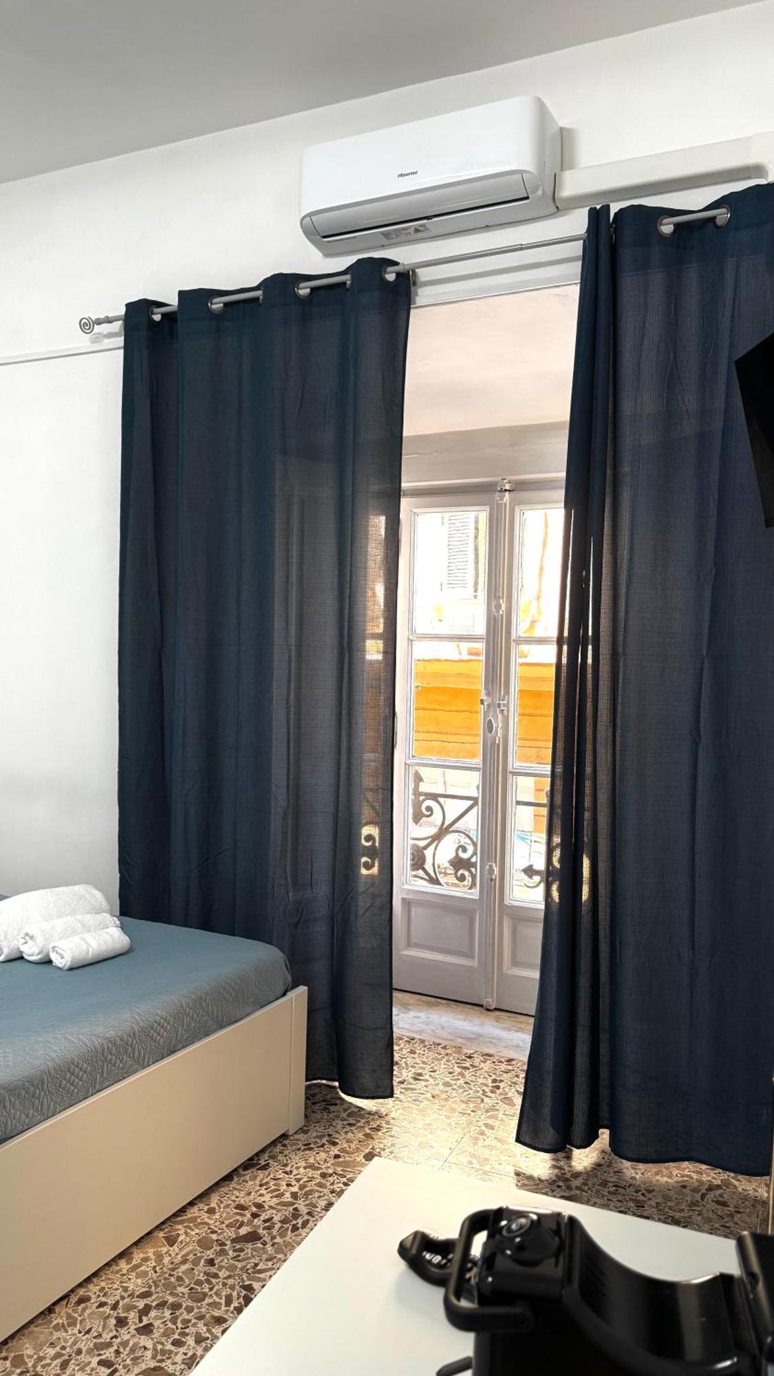 נאפולי House Piazza Garibaldi By Loveinthetravel מראה חיצוני תמונה